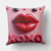 XOXO鮮やかデザイン付き赤い唇 クッション (裏面)