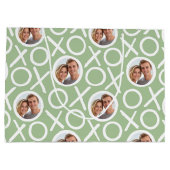 XOXO ハグ&キス 2枚のカスタム写真 グリーン モダン ラージペーパーバッグ (裏面)