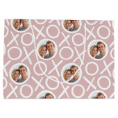 XOXO ハグ＆キス 2 フォト ダスティ ピンク モダン ラージペーパーバッグ (裏面)