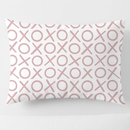 XOXO Hugs & Kisses Dusty Pink White Modern Pattern 枕カバー