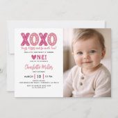  XOXO Hugs & Kisses Valentine's Day 1st Birthday 招待状 (正面)