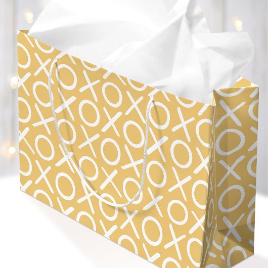 XOXO Hugs & Kisses Yellow Birthday Brush Script ラージペーパーバッグ