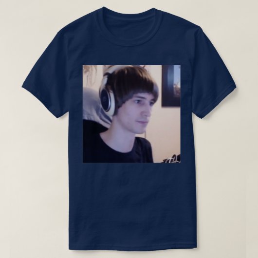 xQc Bowl Cut Hair Tシャツ (デザイン正面)