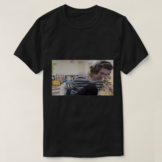 XQC Fart xqcOWのTwitch Tシャツ (デザイン正面)