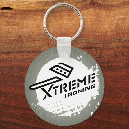 Xtreme Ironing Keychain 2 キーホルダー (正面)