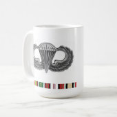 XVIII空輸隊の"空のドラゴン"のマグ コーヒーマグカップ (正面左)