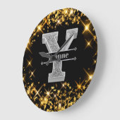 Yイニシャルパーソナライズされたシルバーモノグラムあなたのお名前 ラージ壁時計 (傾斜)