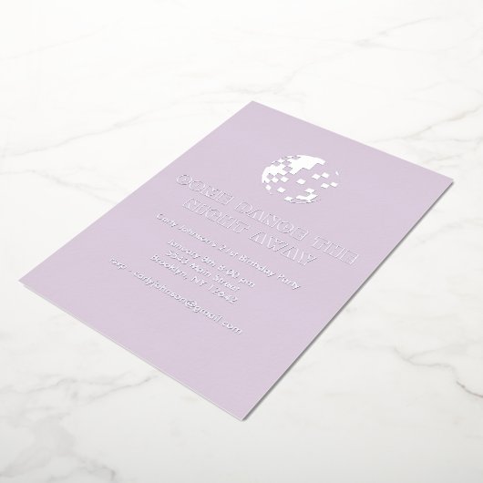 Y2Kメタリックシルバーパープルディスコ21st誕生日 箔招待状 (回転した状態)