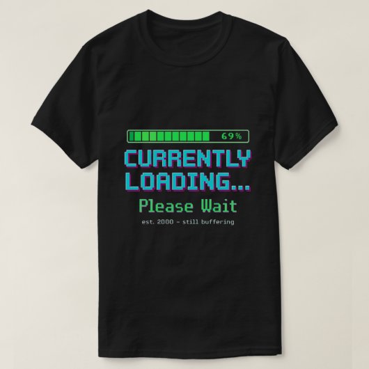Y2Kレトロ読み込み中画面 楽しいTシャツ | Z世代のユーモア Tシャツ (デザイン正面)