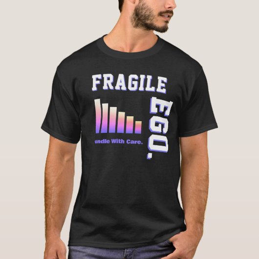 Y2K Aesthetic Fragile Ego Bold Typography Tシャツ (正面)
