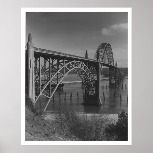 Yaquina Bay Bridge at Newport, Oregonヴィンテージ ポスター (正面)