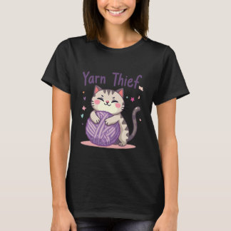 Yarn Thief Cute Crocheting Cat for Fiber Artists Tシャツ