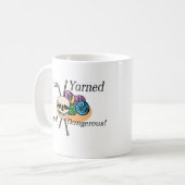 Yarnedと危険Tシャツとギフト。 コーヒーマグカップ (正面左)