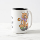 Yarnivore Iは刑務所のマグでかぎ針で編むために学びました ツートーンマグカップ (正面右)