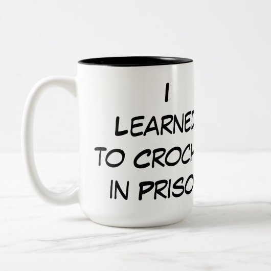 Yarnivore Iは刑務所のマグでかぎ針で編むために学びました ツートーンマグカップ (左)