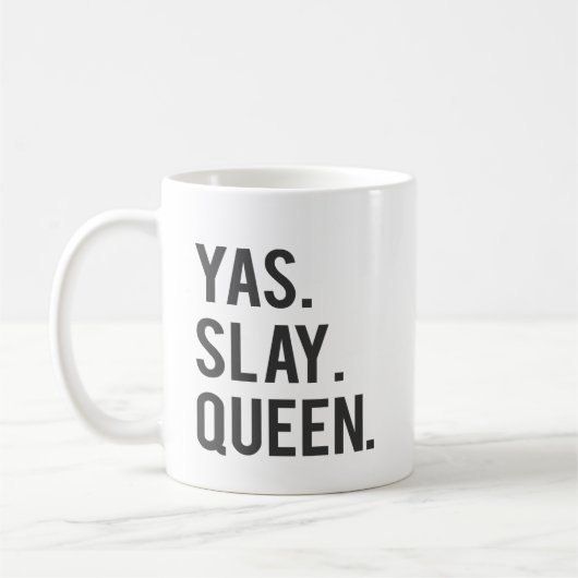 Yasは女王のプリントを殺害します コーヒーマグカップ (左)