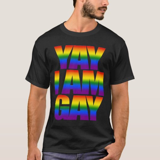 Yay私は陽気な虹の文字LGBTQゲイプライド2019年です Tシャツ (正面)