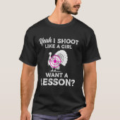 Yeah I Shoot Like A Girl Want A Lesson Turkey Hunt Tシャツ (正面)