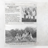 Year In Review Christmas Newspaper家族の写真 三つ折りクリスマスカード (内部最初)