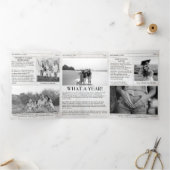 Year In Review Christmas Newspaper家族の写真 三つ折りクリスマスカード (内部)
