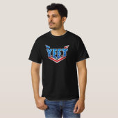 YEET アメリカ国旗 タイポグラフィ Tシャツ (正面フル)