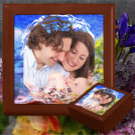 Yelapa風光明媚な家族写真0819 Keepsake Box ギフトボックス<br><div class="desc">Yelapa絵画 Scenic Path View 0819"コレクションこの美しい記念品ボックスにあなたの貴重品を保持。漆塗りの木で作られたジュエリー来ボックスは金のオーク、黒檀の黒、エメラルドグリーンと赤いマホガニー。柔ら感じ保護いジュエリーと他の収集品。製品ページでパーソナライズすクリックるか、「カスタマイズ」ボタンでパーソナライズする。デザインは私絵画の"Yelapa Scenic Path View 0819"から作成されたシーンCasa Bajia BonitaホテルからYelapaのビーチへのパスに沿ってメキシコのプエルト・バラルタの南にある小さなリゾート村。このコレクションで使用可能な照合製品。</div>