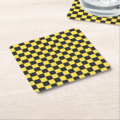Yellow and black checkerboard pattern スクエアペーパーコースター (アングル)