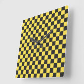 Yellow and black checkerboard pattern スクエア壁時計 (傾斜)