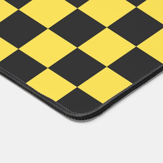 Yellow and black checkerboard pattern デスクマット (コーナー)