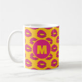 Yellow and Hot Pink XOXO Kissing Lips Personalized コーヒーマグカップ (左)