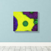 Yellow and purple to look at. キャンバスプリント (インサイチュ (ウッドフロア))
