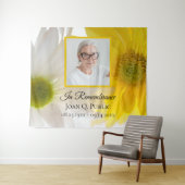 Yellow and White Daisies Funeral Memorial タペストリー (インサイチュ(横))