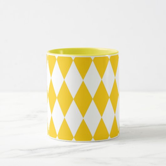 Yellow and White Harlequin Diamonds Check Design マグカップ (中央)