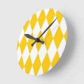 Yellow and White Harlequin Diamonds Check Design  ラウンド壁時計 (傾斜)