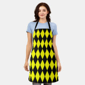 Yellow Black Harlequin Diamonds Checkers Design  エプロン (着用した状態)