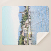 YELLOW BOAT DOCKED NEAR BUILDING シェルパブランケット (正面(横))