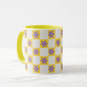 Yellow Checkerboard Floral Pattern – Purple Daisy  マグカップ (正面左)
