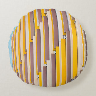 YELLOW CONCRETE BUILDING DURING DAYTIME ラウンドクッション