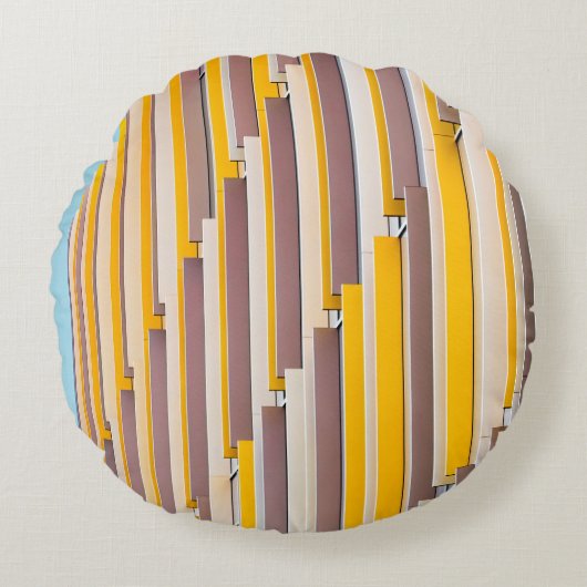 YELLOW CONCRETE BUILDING DURING DAYTIME ラウンドクッション (正面)