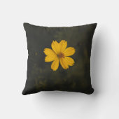 Yellow Cosmos Flower Close-up クッション (裏面)