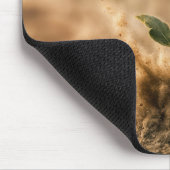 Yellow Daisy in Dirt Explosion マウスパッド (コーナー)