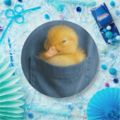 Yellow Duckling In a T-shirt Pocket ペーパープレート (パーティー)