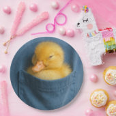 Yellow Duckling In a T-shirt Pocket ペーパープレート (パーティー)