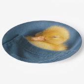 Yellow Duckling In a T-shirt Pocket ペーパープレート (アングル)
