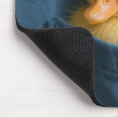 Yellow Duckling In a T-shirt Pocket マウスパッド (コーナー)