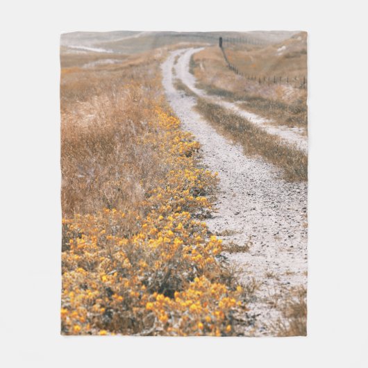 Yellow Flower Lined Road フリースブランケット (正面)