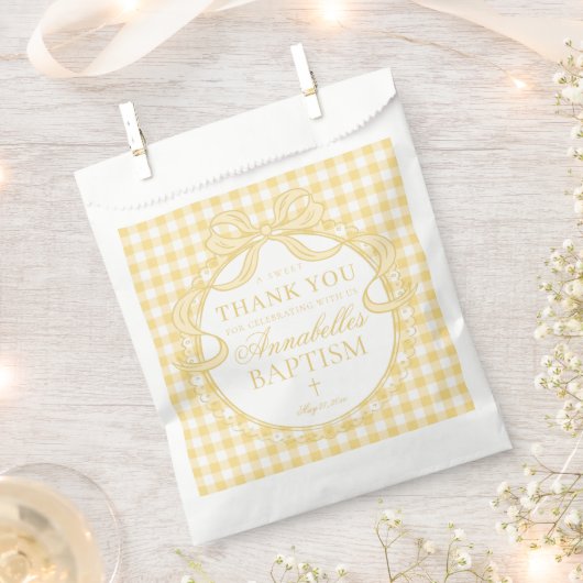 Yellow Gingham Coquette Bow Baptism Dessert フェイバーバッグ (クリップ留めされた状態)