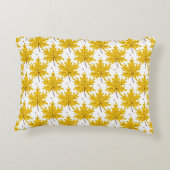 Yellow golden maple leaves seamless pattern. Autum アクセントクッション (裏面)