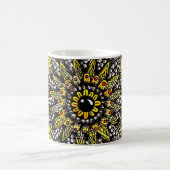 Yellow Green Hand Drawn Mandala Design コーヒーマグカップ (中央)