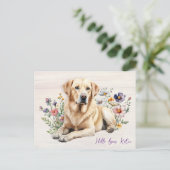 Yellow Lab in Wildflowers Hello Personalized ポストカード (スタンド正面)
